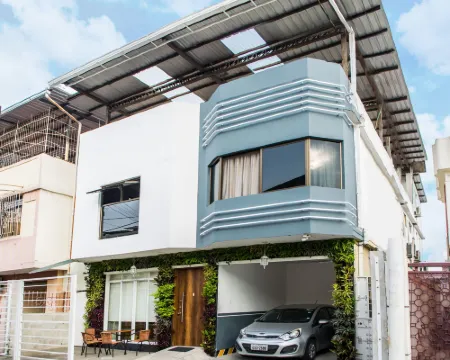 DC Suites Aeropuerto Hotels in Guayaquil