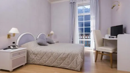 Grand Hotel Molveno Отели рядом с достопримечательностью «Lake Molveno»