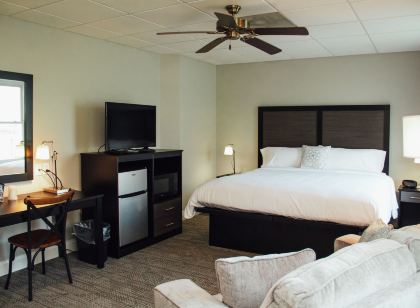 Country Squire Inn and Suites