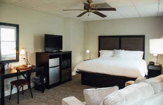 Country Squire酒店和套房