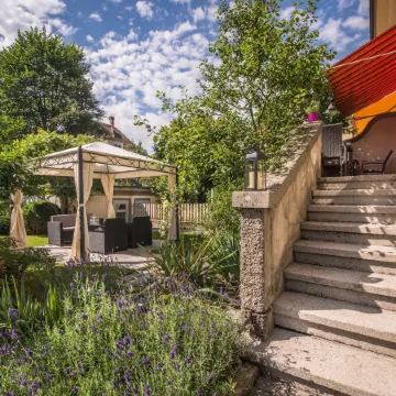 Max Aviation Villa & Apartments