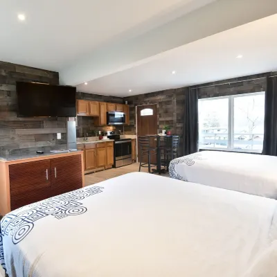 Delton Oaks Resort Hotels near Noah's Ark Waterpark