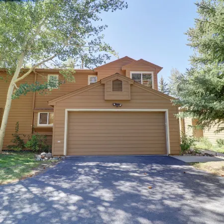 75 Corinthian 3Br 3ba Spacious Layout, Private Garage. 3 Bedroom Townhouse by RedAwning