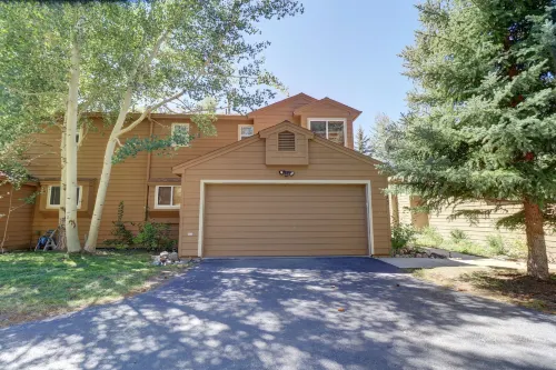 75 Corinthian 3Br 3ba Spacious Layout, Private Garage. 3 Bedroom Townhouse by RedAwning