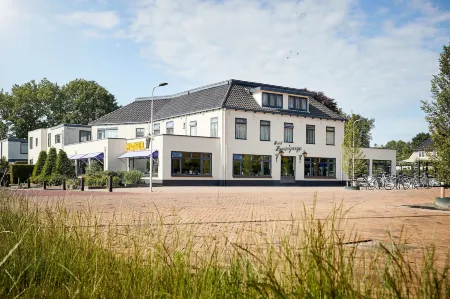 Van der Valk Hotel Hardegarijp - Leeuwarden Отели в г. Suwald