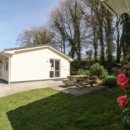 3 Rosecraddoc Lodge