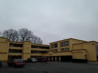 Diamond Inn & Suites