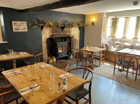 Sign of the Angel Отели в г. Коршам