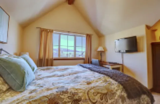 E8 Drake Landing 2Br Loft Condo