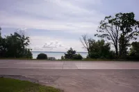 M-22 Inn Suttons Bay Hotels in Leland