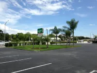Economy Inn Okeechobee - parking