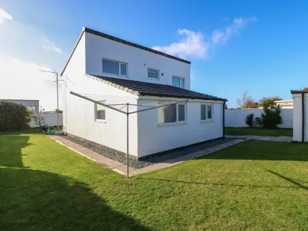 Beach Reach Отели рядом с достопримечательностью «Porth Dafarch»