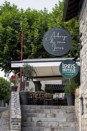 Auberge du Vieux Lanas Logis Hotel Restaurant Отели в г. Рокль