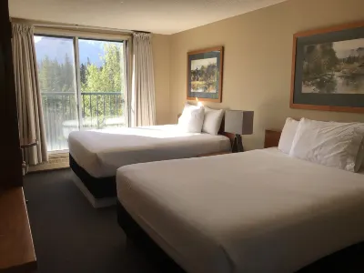 德雷克飯店 WhiteFish - BowRiver - ElkFlats Loop附近的飯店