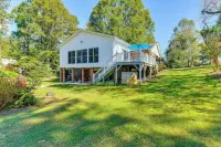 1 Mi to Dtwn: Home w/ Fire Pit & Deck in Hudson! - 3-Star