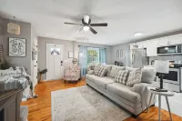 Vine Grove Home w/ Deck, 4 Mi to Saunders Springs!