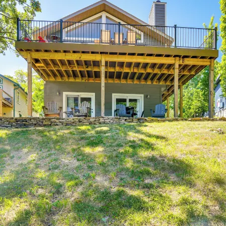 Reeds Spring Retreat w/ Lakeview Deck + Grill