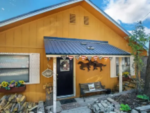 Eagle's Nest - Hot Tub, Deck & Prime Location 2 Bedroom Cabin Hotels in Cloudcroft