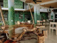 บอนดิ้ง คอฟฟี่ โรสเตอร์ คาเฟ่ แอนด์ โฮเทล โรงแรมใกล้ท่าจอดเรือ Pez Vela