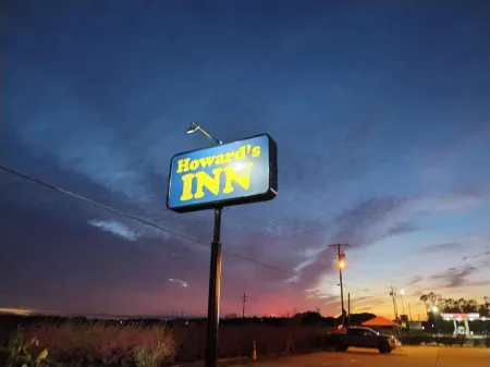 Howards Inn Motel Отели в г. Юнис
