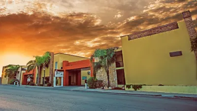 Barrokas Hotel & Suites Hotels near Plaza de las Culturas