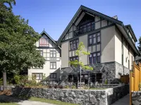 Abigail's Hotel Hotels near Helmcken House