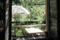 Hôtel-Restaurant le Parisien Hotels in Les Vignes