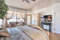 Elegant Peoria Home with Putting Green and Fire Pit - موقف سيارات