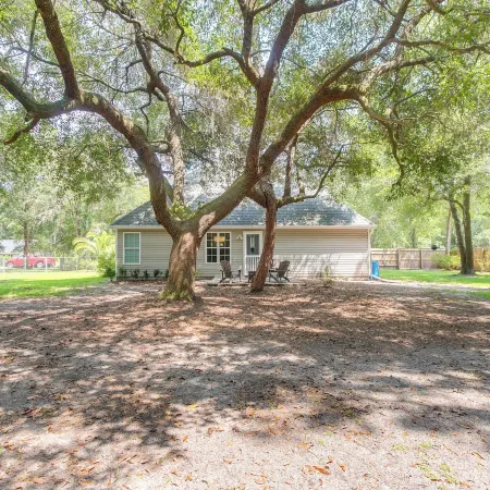 Pet-Friendly Darien Vacation Rental w/ Patio!