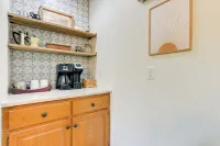 Updated Home w/ Private Hot Tub & Mtn Views! - parking