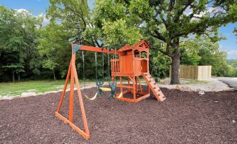 Lavish Retreat w/ Decks, Steps to Table Rock Lake!