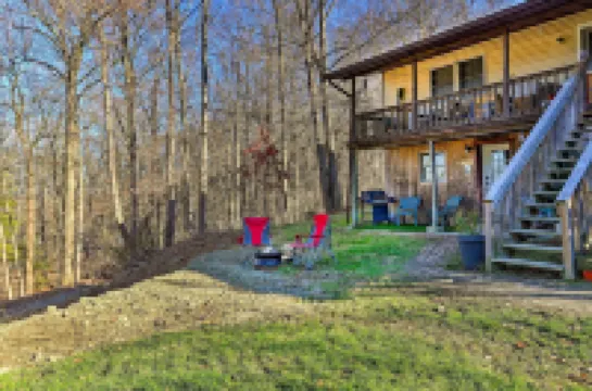 Charming Beacon Apt w/ Fire Pit: Near Hiking!