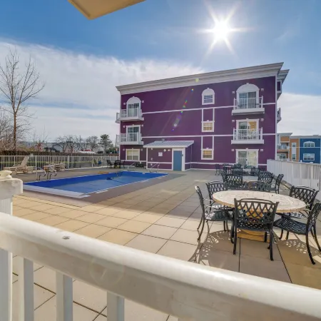 Idyllic New Buffalo Condo Walk to Beach and Shops!