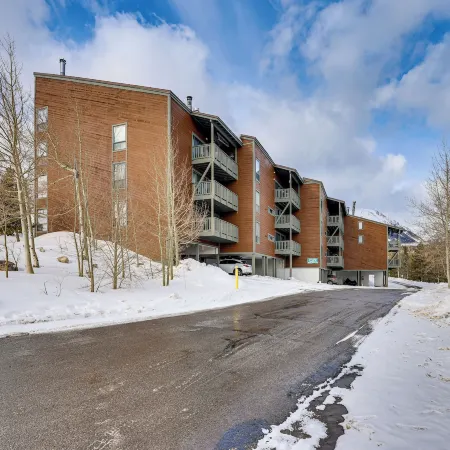 Ski, Shred and Tube Mtn-View Condo in Silverthrone!
