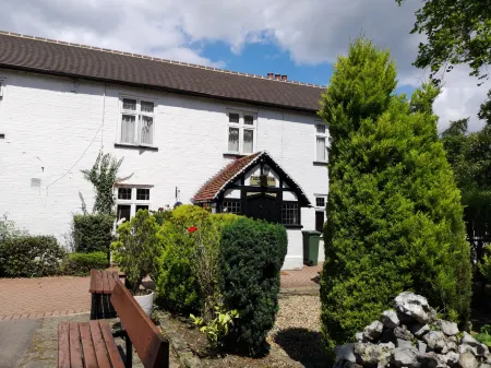 The Tudor Hotel Отели в г. Райслип