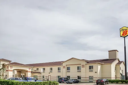 Super 8 by Wyndham Brenham TX Отели в г. Бренхем