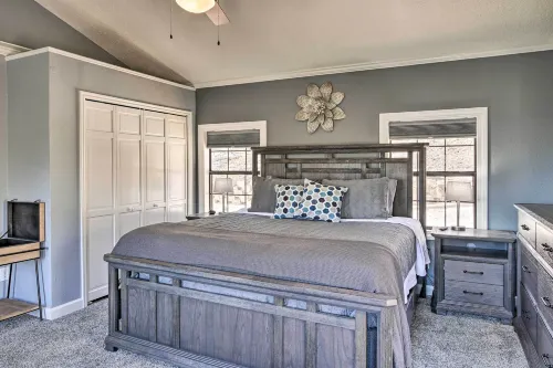 Pet-Friendly Branson Area Home: Hot Tub, Game Room - Badekar