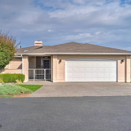 Manson Villa w/ Hot Tub ~ 1 Mi to Wineries!