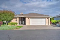 Manson Villa w/ Hot Tub ~ 1 Mi to Wineries! - Wifi
