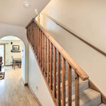 Inviting Townhome: 30 Mi to Yellowstone NP!