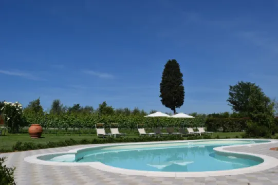 Borgo San Giusto Hotels in 