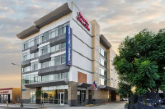 Hampton Inn & Suites Los Angeles/Hollywood Hotels near Paramount Pictures Studio Tour