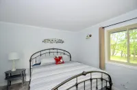 Black Bear Cabin - The Mountain Retreat!