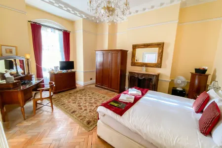 St Giles House Hotel