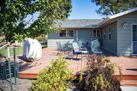 Clean. Private. Beautiful.Incredibly Clean FarmYard Only Minutes from La Grande Отели в г. Union County