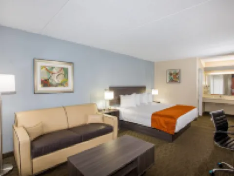 Days Inn & Suites by Wyndham Orlando Airport Hotels in Orange County