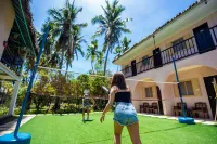 Mad Monkey Panglao