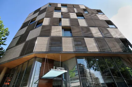 B Hotel