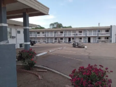 Welcome Inn and Suites