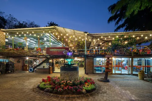 โรงแรมรอยัลคาราวาน ตราวาส